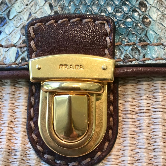 ♓️🅿️ 🦚Prada Reptile and “Straw” Handbag EUC🦚 - Picture 3 of 13
